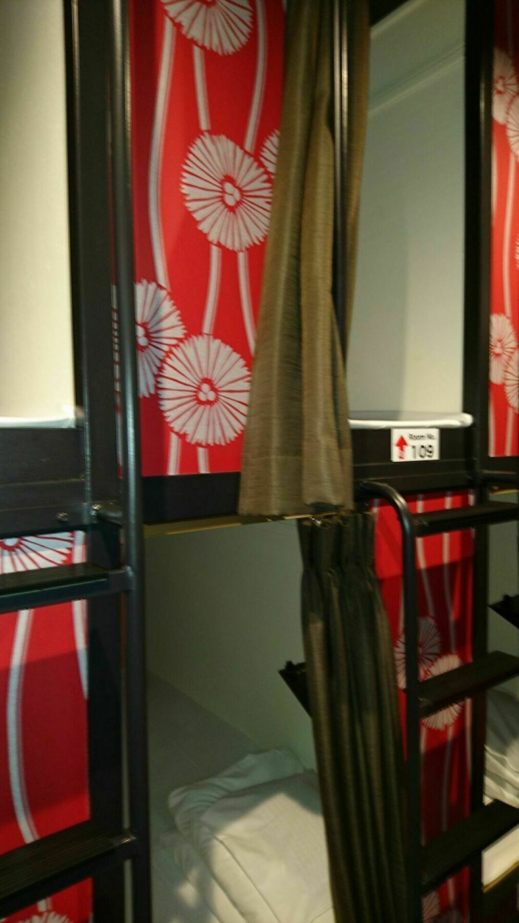 Capsule Hotel Hatagoya Токио Экстерьер фото