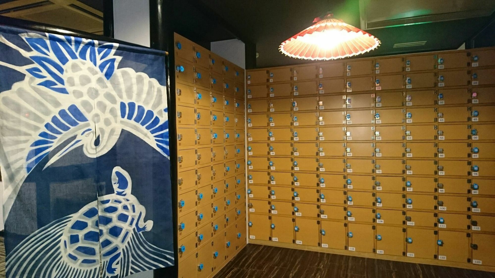 Capsule Hotel Hatagoya Токио Экстерьер фото